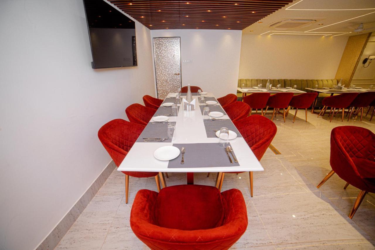 Pearl Courtyard Hotel Benares Buitenkant foto