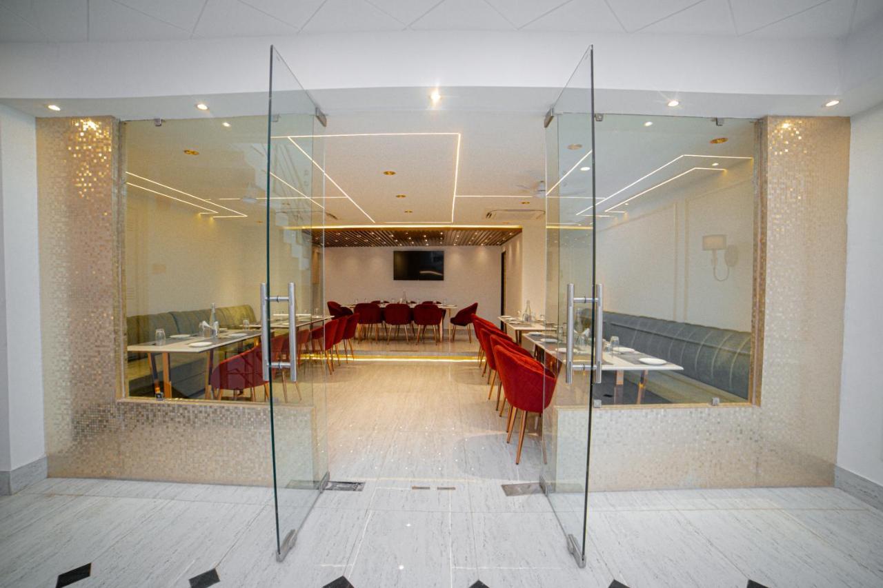 Pearl Courtyard Hotel Benares Buitenkant foto