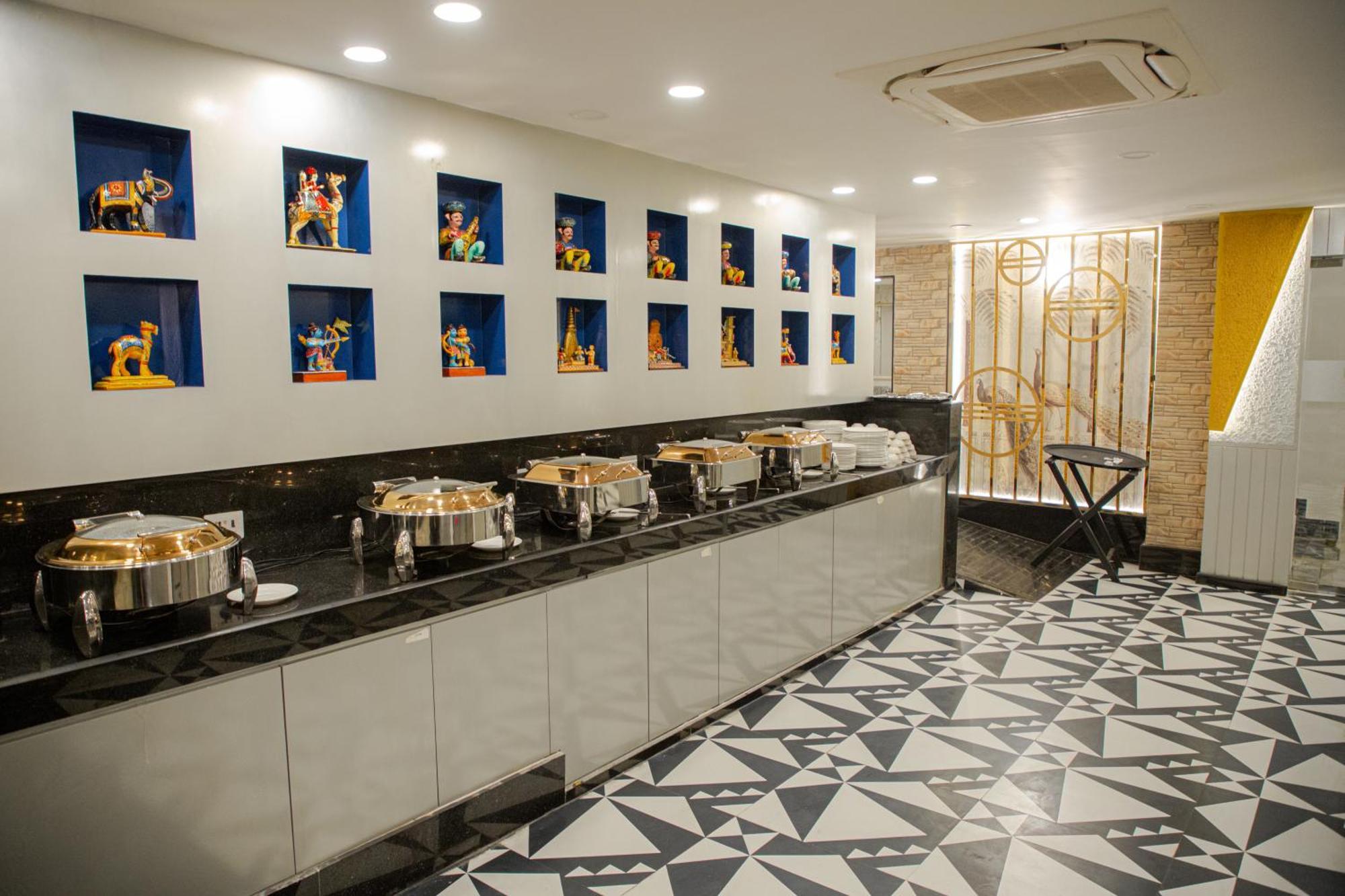 Pearl Courtyard Hotel Benares Buitenkant foto