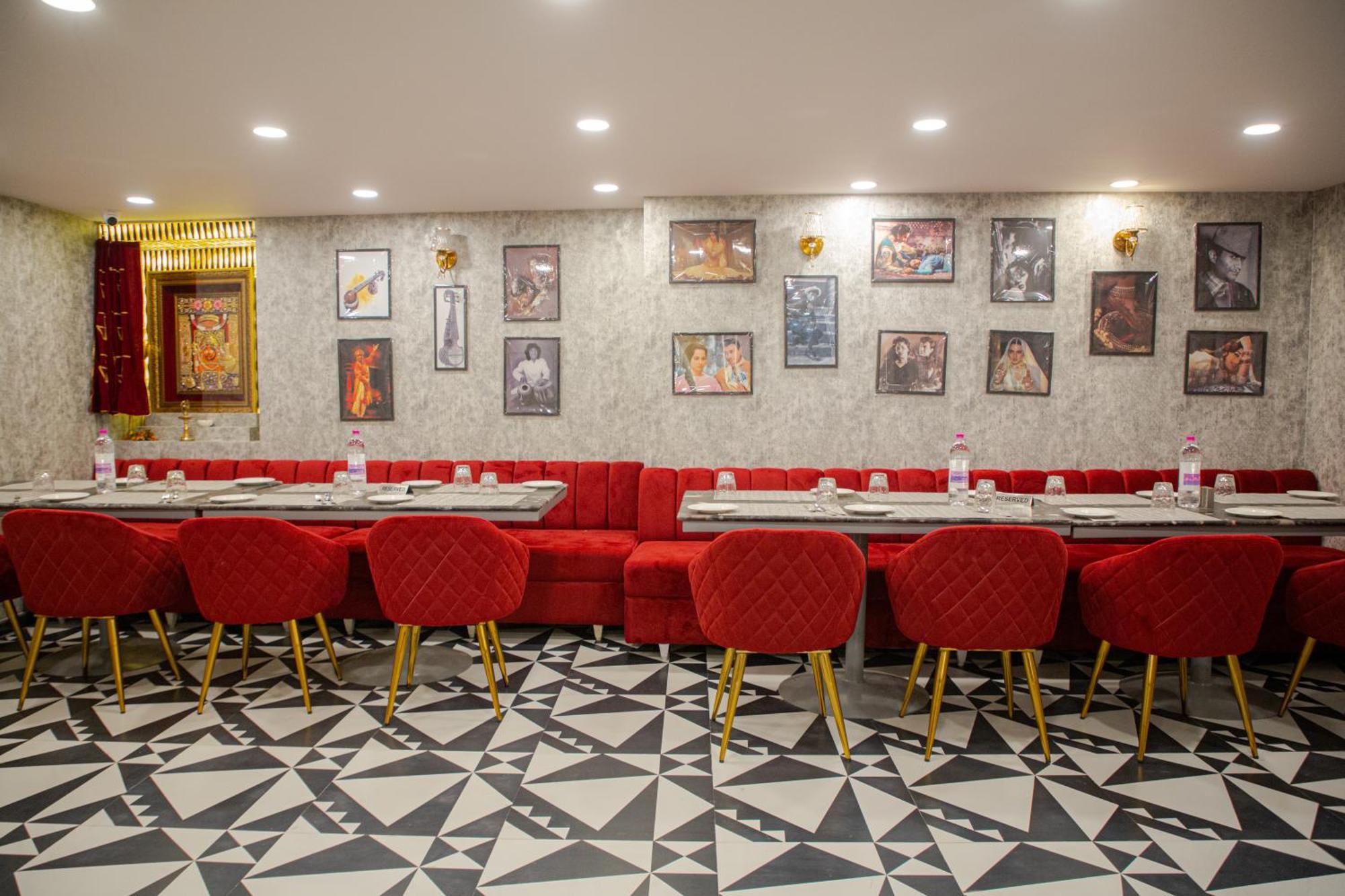 Pearl Courtyard Hotel Benares Buitenkant foto