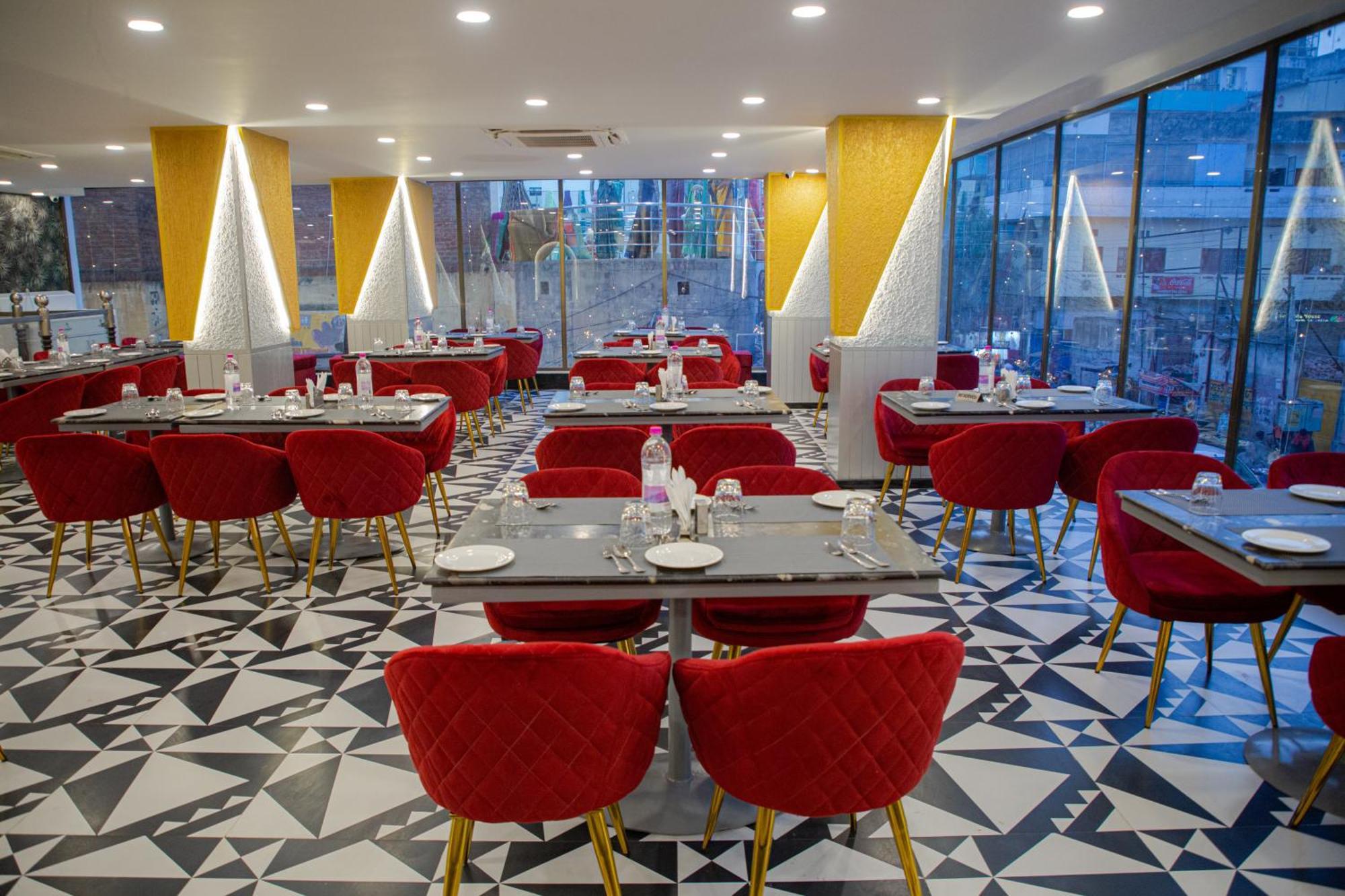 Pearl Courtyard Hotel Benares Buitenkant foto