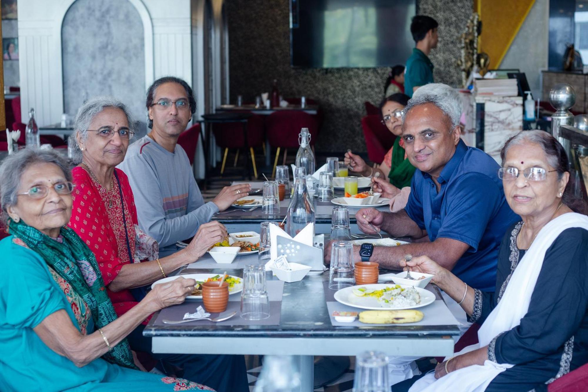 Pearl Courtyard Hotel Benares Buitenkant foto