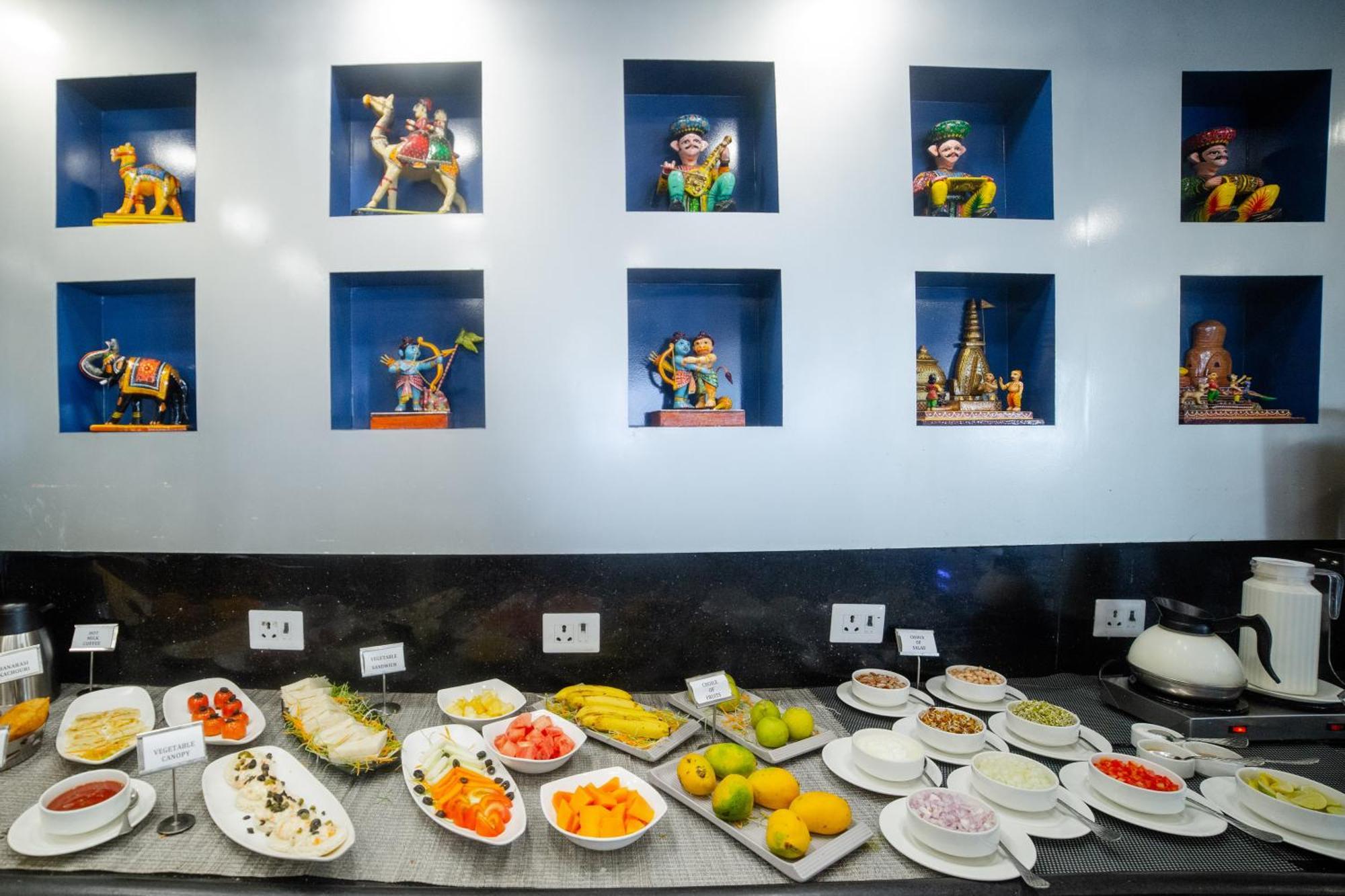 Pearl Courtyard Hotel Benares Buitenkant foto